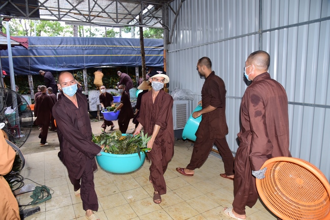 Chùa Hoằng Pháp: Tiếp tục hỗ trợ người dân khó khăn trong đại dịch Covid (đợt 8)